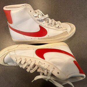 Nike Womens Blazer Mid 77 DZ4408-100 White Orange Shoes  Size 8.5..EUC!!!
